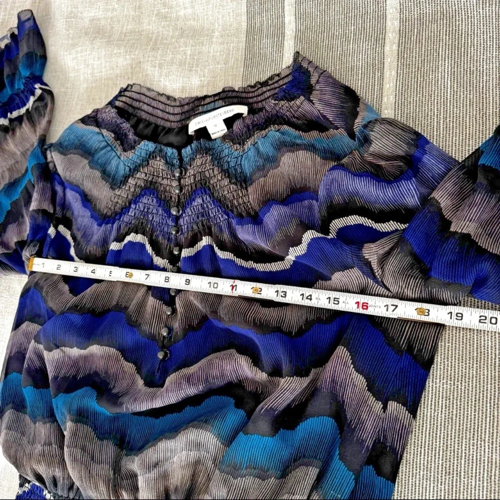 DVF Kelley Dress Size 10 – Silk Blend, Preppy, Classic Print Designer Glam Retro